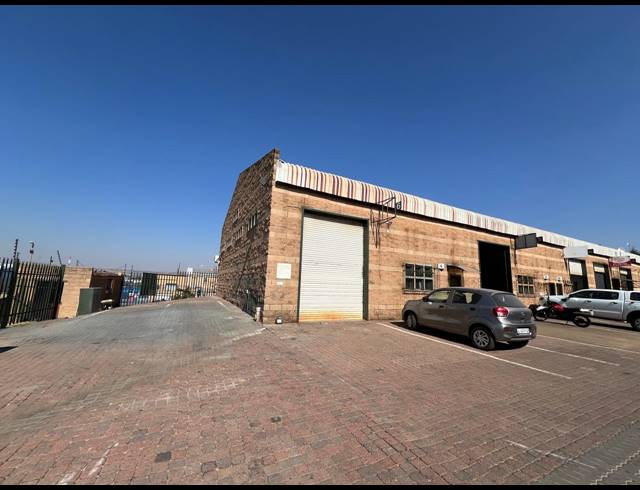 190M² WAREHOUSE TO LET IN LASER PARK
